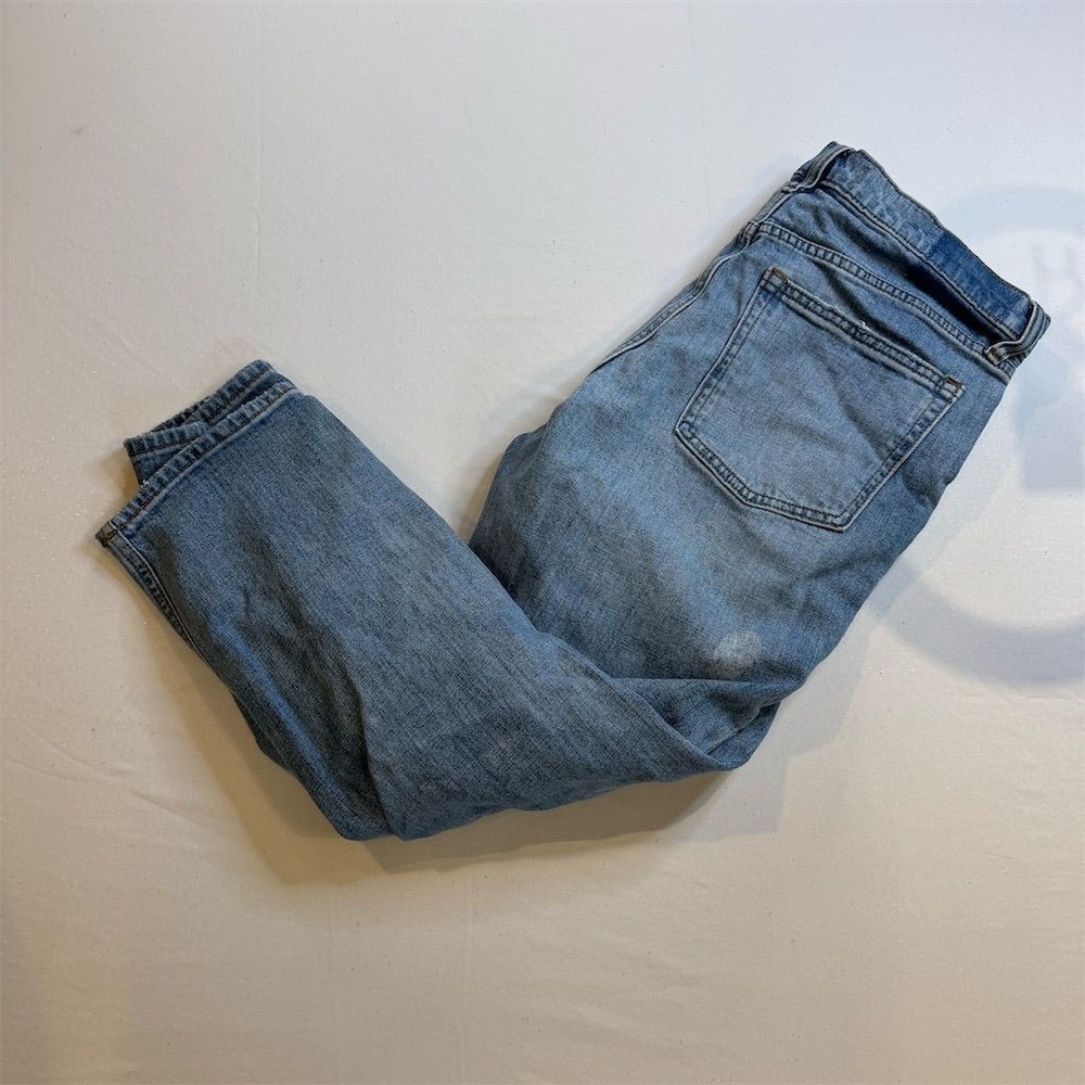 Abercrombie & Fitch Women's High Rise Mom Jeans Size 31 Blue Ripped‎ Denim